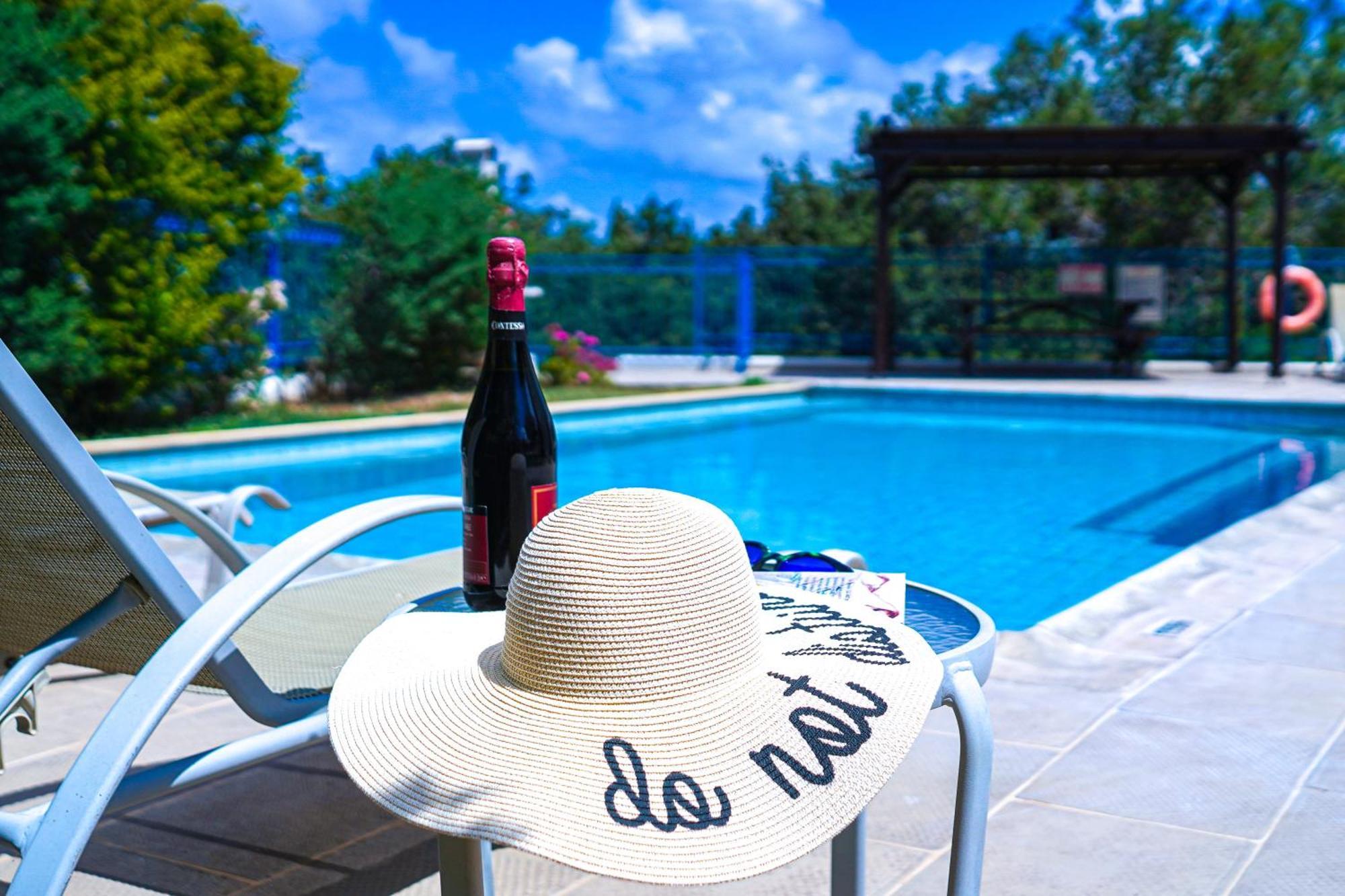 Azzurro Holiday Villas Пея Екстериор снимка