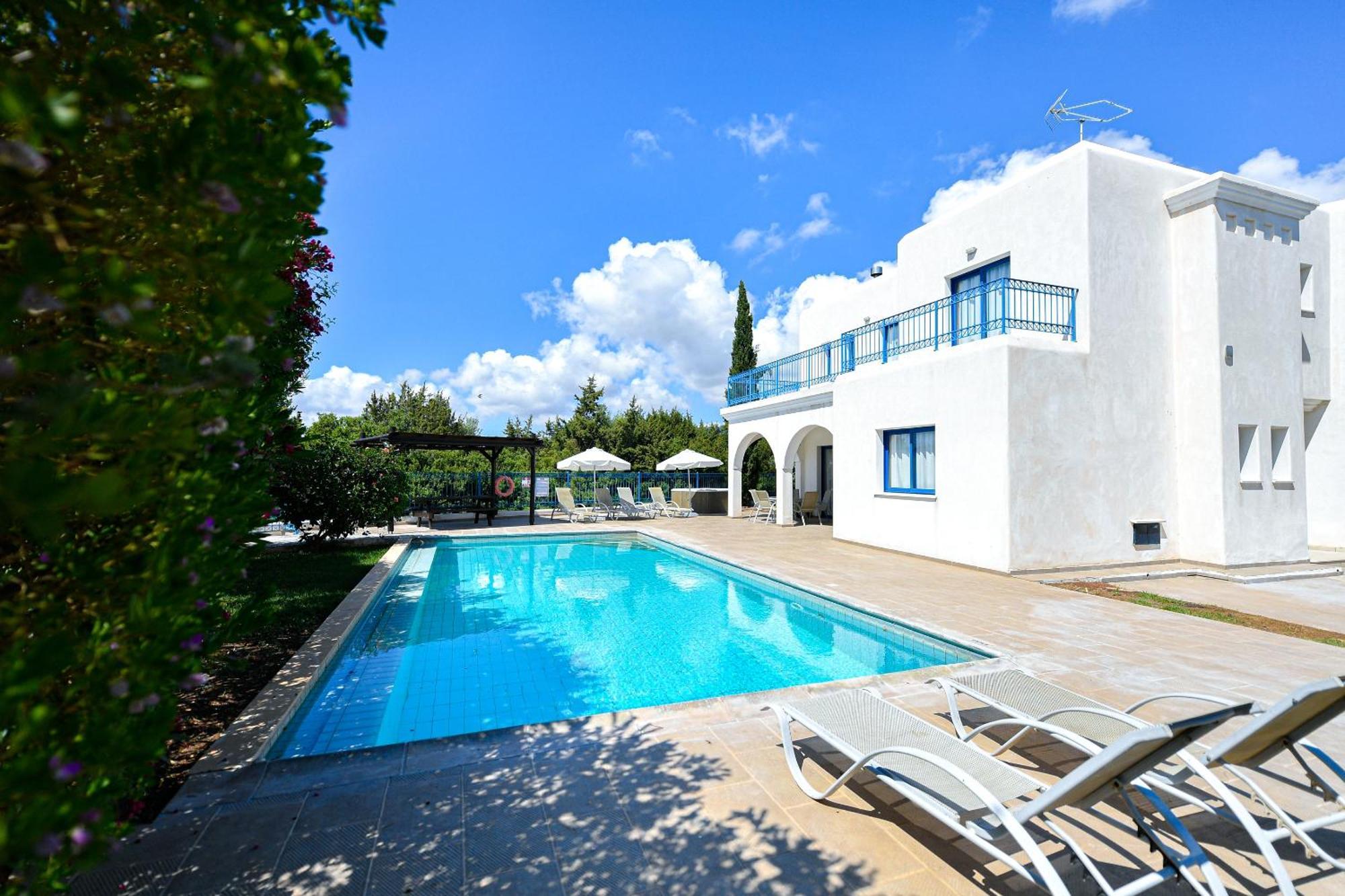 Azzurro Holiday Villas Пея Екстериор снимка