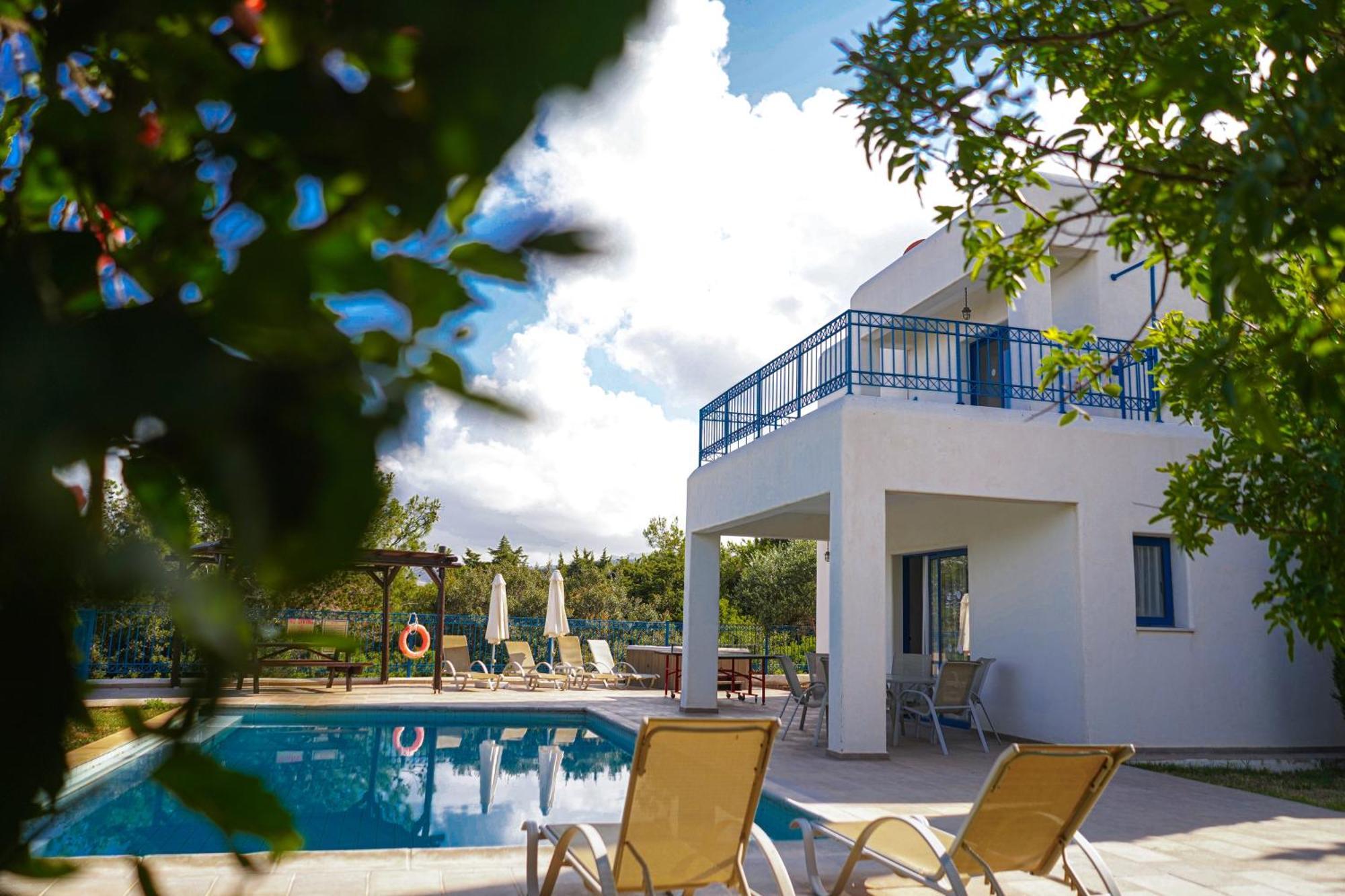 Azzurro Holiday Villas Пея Екстериор снимка