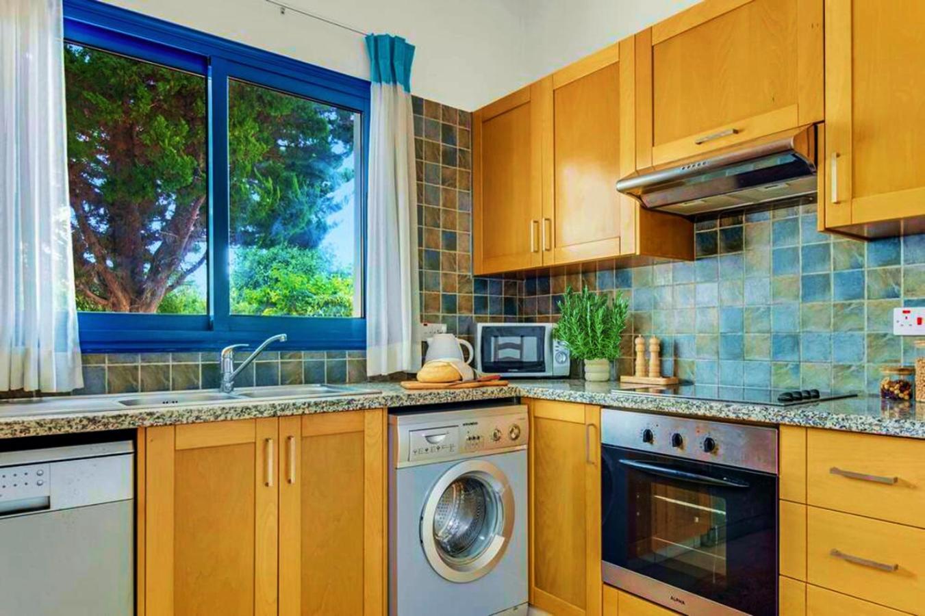 Azzurro Holiday Villas Пея Екстериор снимка