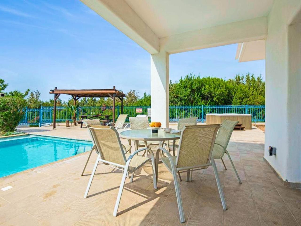 Azzurro Holiday Villas Пея Екстериор снимка