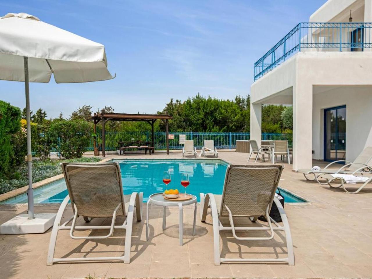 Azzurro Holiday Villas Пея Екстериор снимка